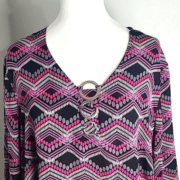 Cato Pink & Black Blouse with Geometric Designs, 3 Silver Circles, Size 18/20W - Picture 2 of 8